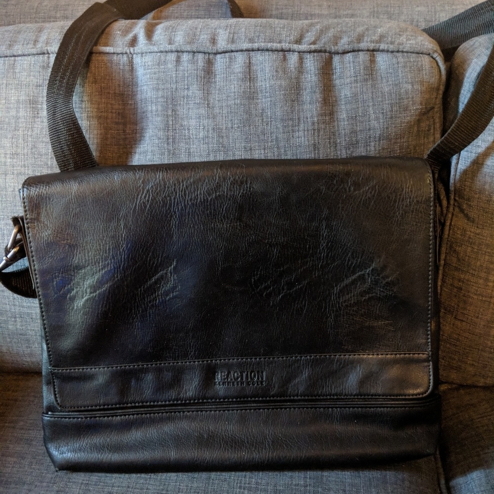 Kenneth Cole Reaction Messenger